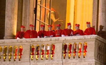 Kardynałowie po konklawe w 2013 roku