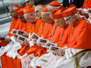 Kardynałowie podczas spotkania z papieżem w Watykanie