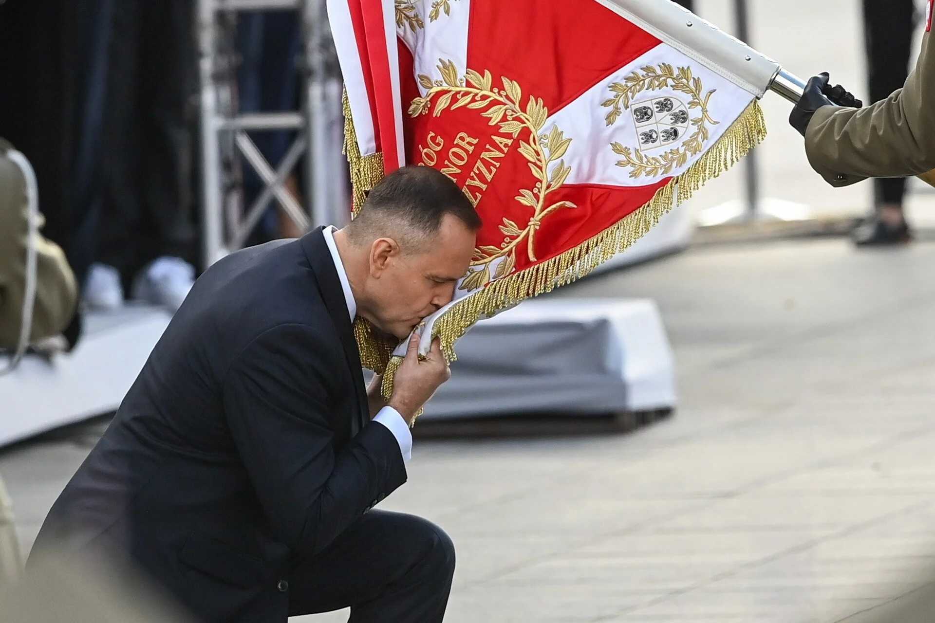 Nawrocki do żołnierzy: Nigdy nie powiem "naprzód!". Zawsze powiem "za mną!"