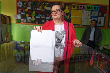 Katarzyna Lubnauer podczas głosowania w Łodzi