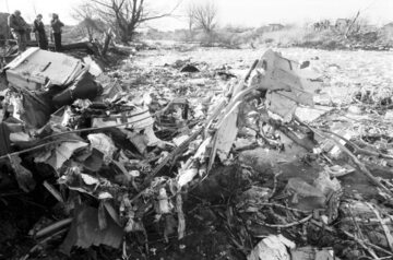 Katastrofa lotnicza samolotu Polskich Linii Lotniczych LOT lł-62 "Mikołaj Kopernik", który leciał z Nowego Jorku. Zginęło 77 osób i 10 członków załogi
