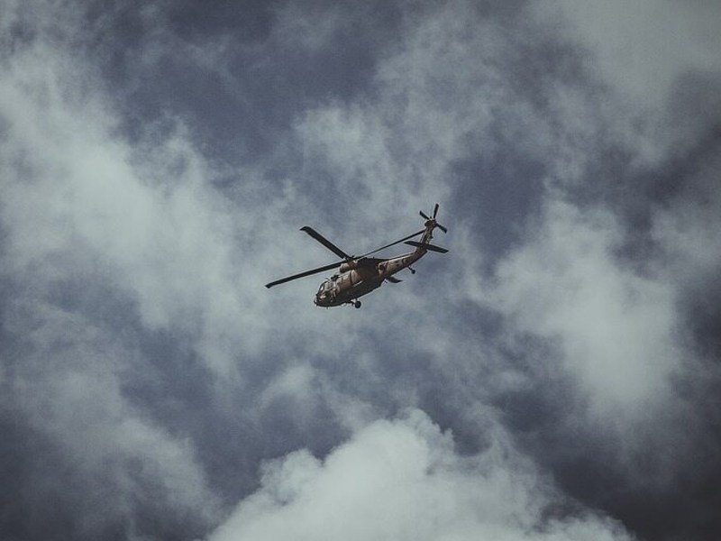 Śmigłowiec w powietrzu. Zdj. ilustracyjne