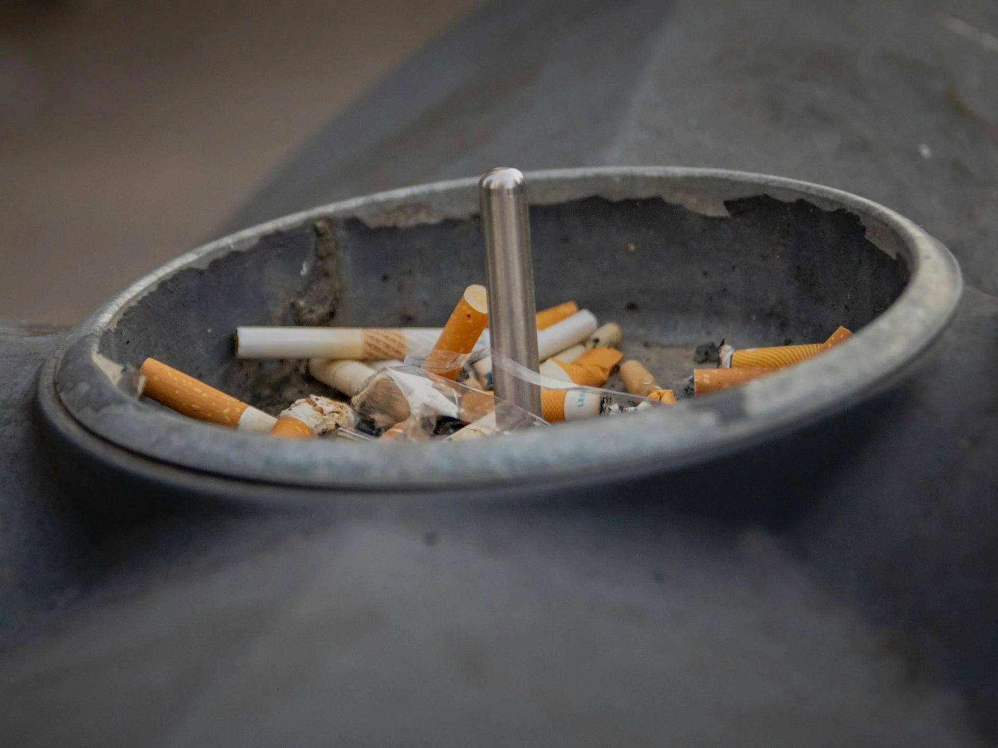 Popielniczka na zdjęciu ilustracyjnym