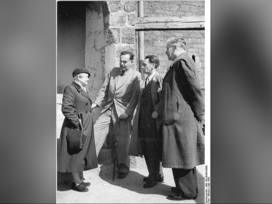Maria Dąbrowska (z lewej) podczas Ogólnoniemieckiego Spotkania Poetów i Pisarzy w Eisenach (1955), obok Louis Fürnberg, Mieczysław Jastrun i Josef Sekera