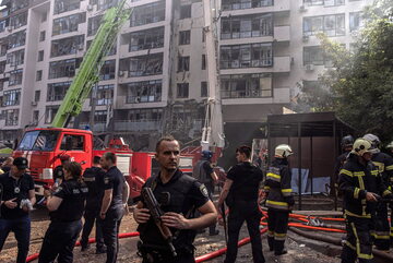 Kijów. Akcja ratunkowa po rosyjskim ataku
