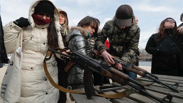 Kijów, szkolenie z obsługi broni palnej dla cywili