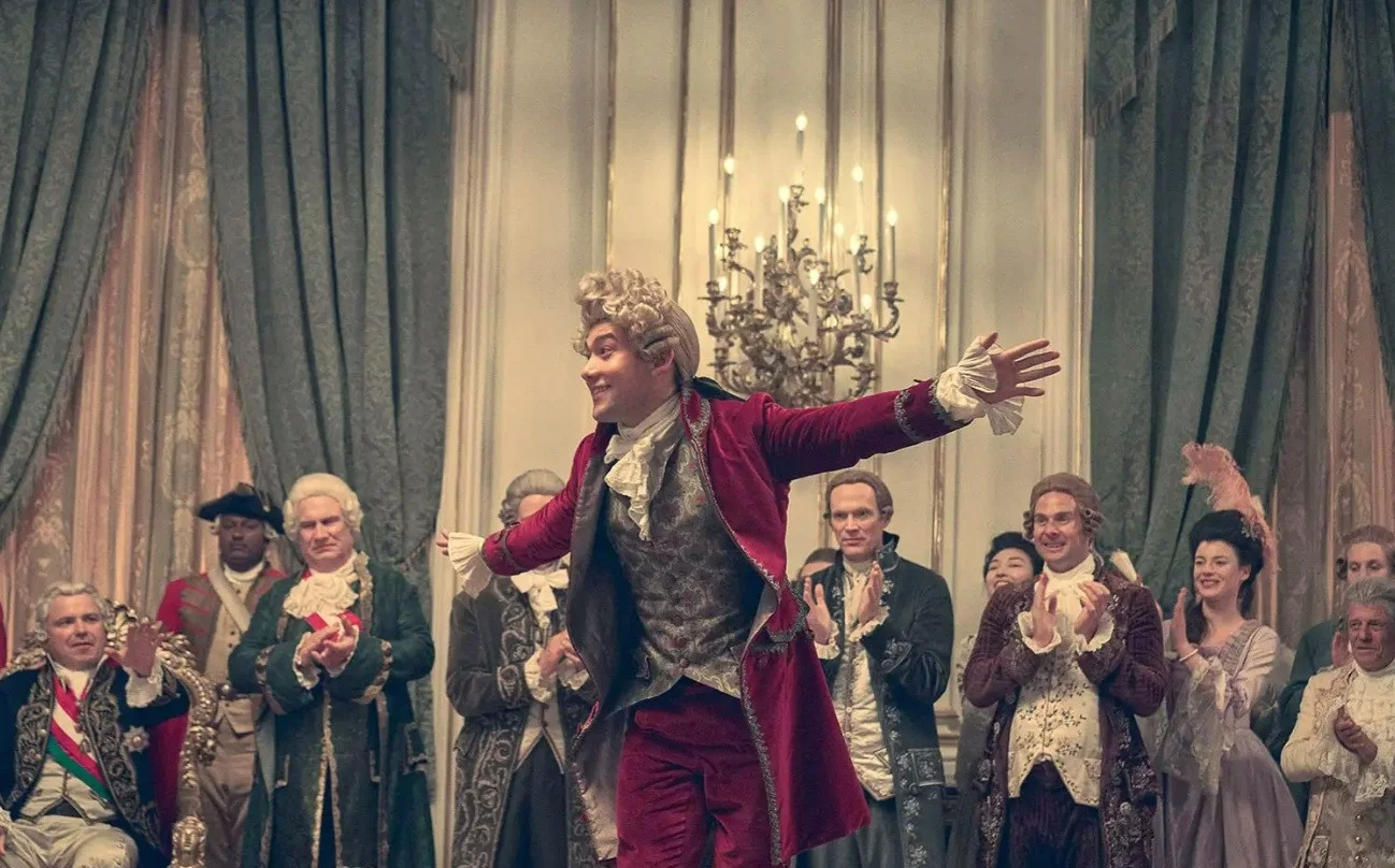 Kadr z serialu "Amadeusz", Skyshowtime