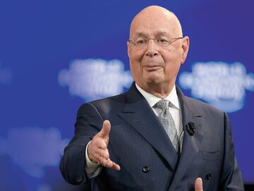 Klaus Schwab zna się osobiście z większością głów państw