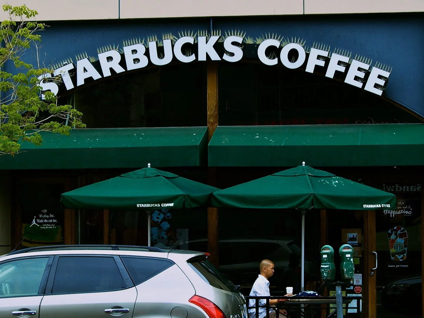 Kłopoty sieci kawiarni. Likwidacja lokali i zwolnienia