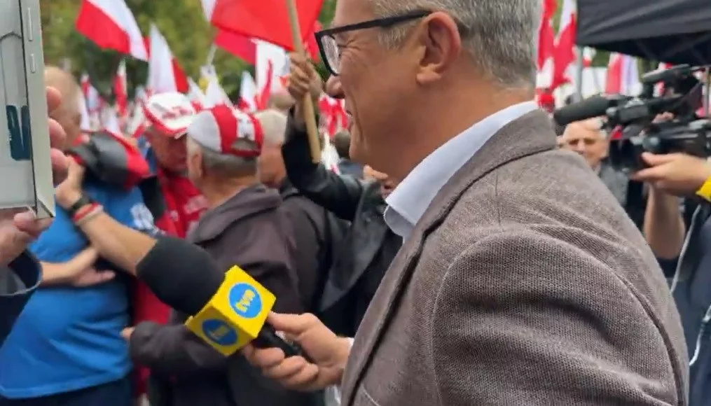 Maciej Knapik na proteście PiS