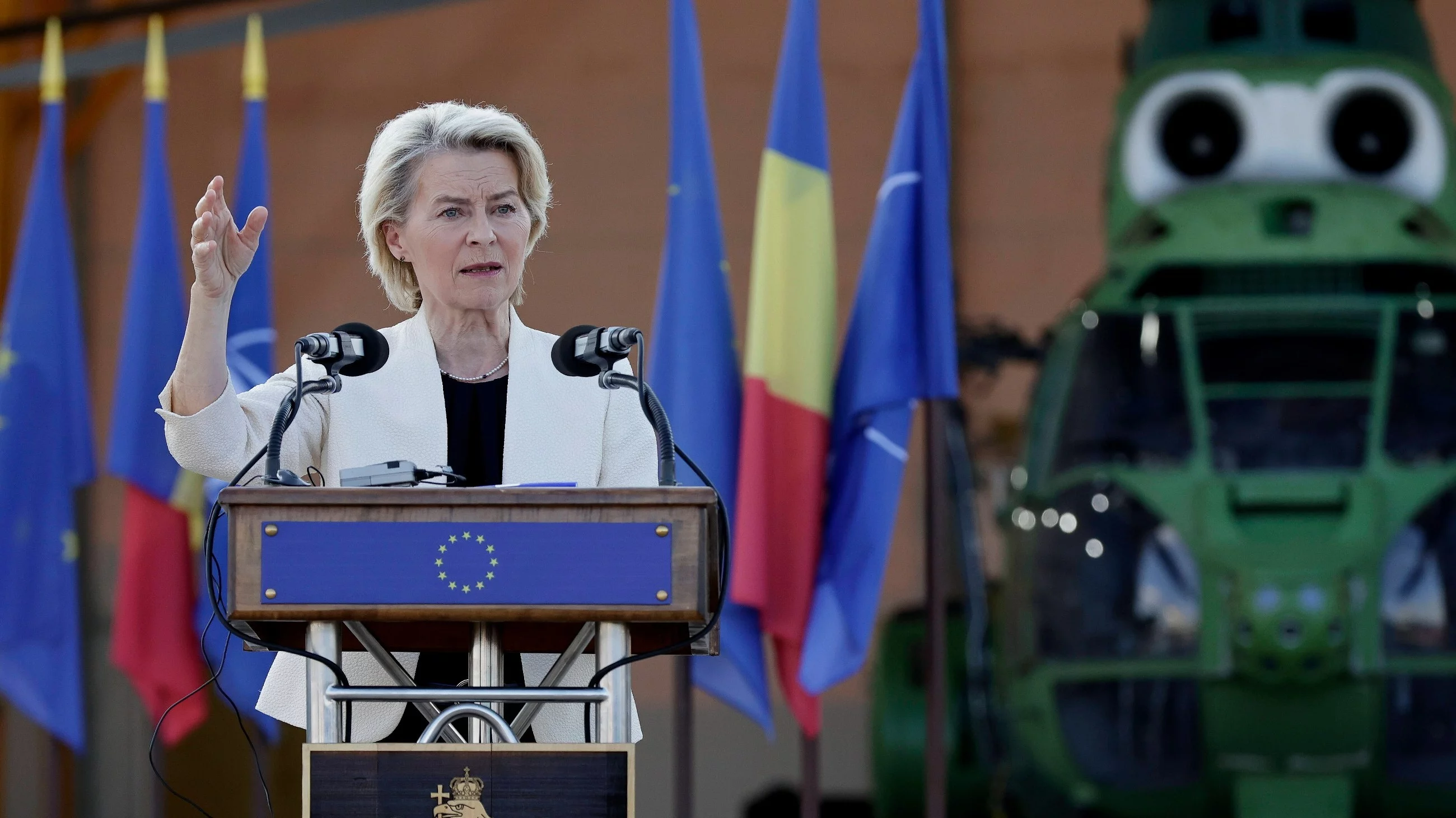 Фон дер Ляйен в ярости и хочет отправить армию. Lisicki: Гротеск, категория кабаре