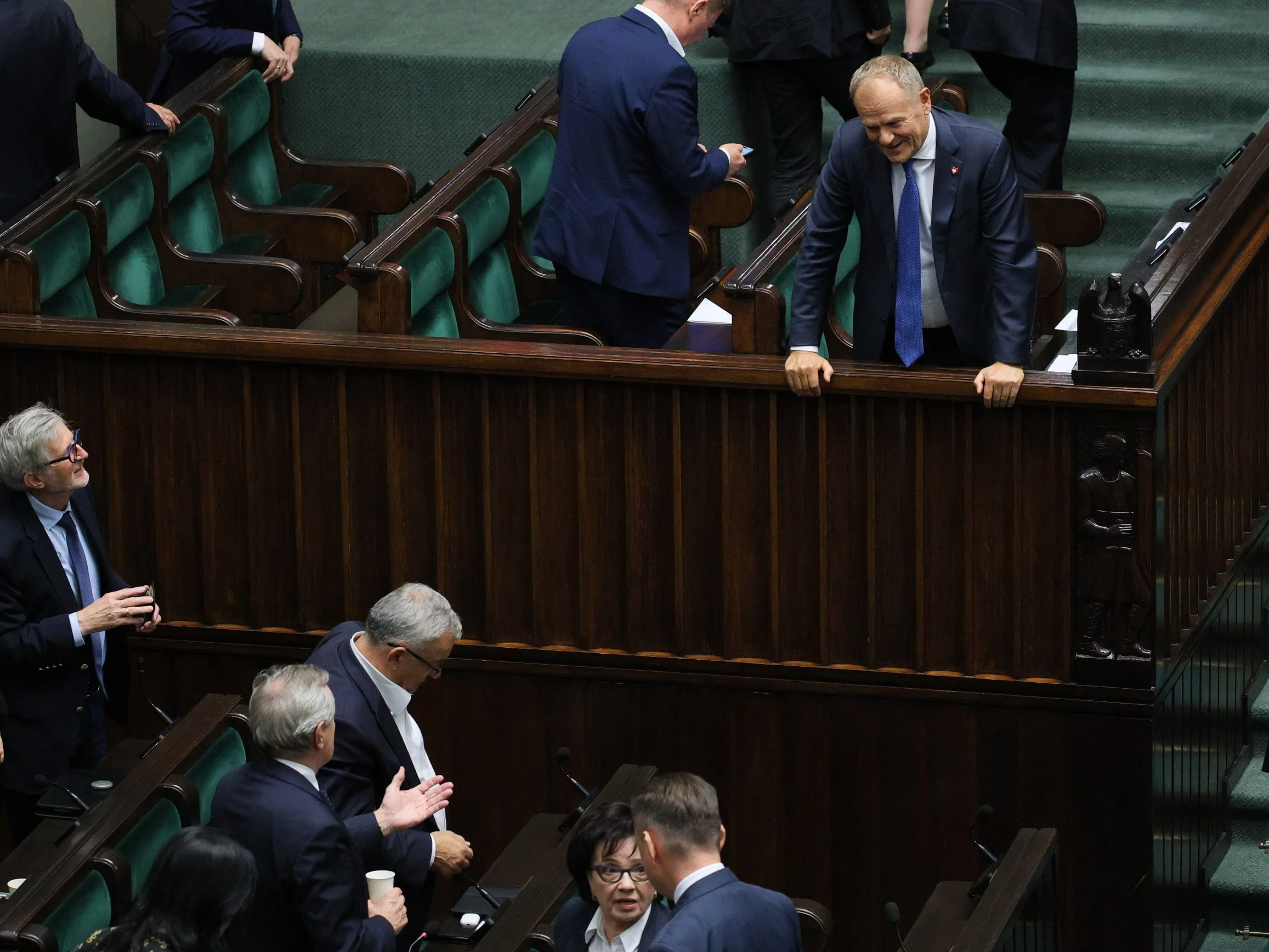 Premier Donald Tusk (P-góra) w ławach rządowych podczas posiedzenia Sejmu