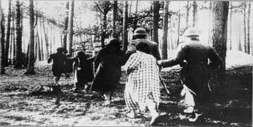Kobiety prowadzone na egzekucję w Palmirach
