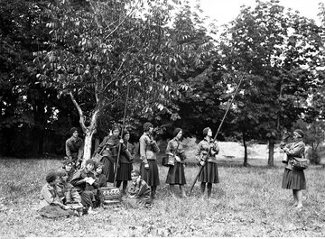 Kobiety z Wojskowego Przysposobienia Kobiet podczas kursu. Istebna, 1932