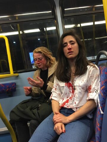 Kobiety zostały zaatakowane w nocnym autobusie przez grupę mężczyzn.
