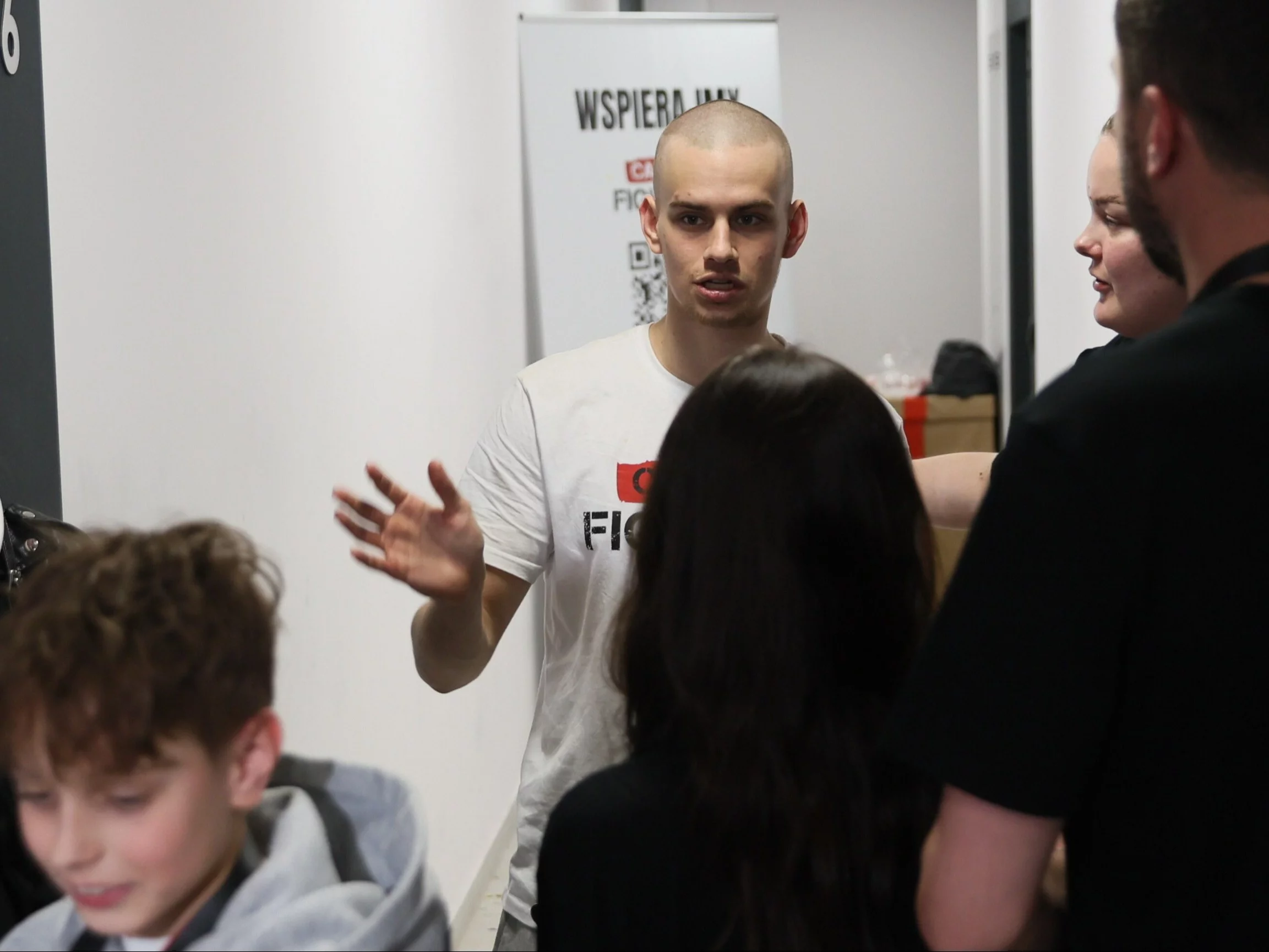 Prowadzący zbiórkę na Fundację Cancer Fighters, influencer Łatwogang