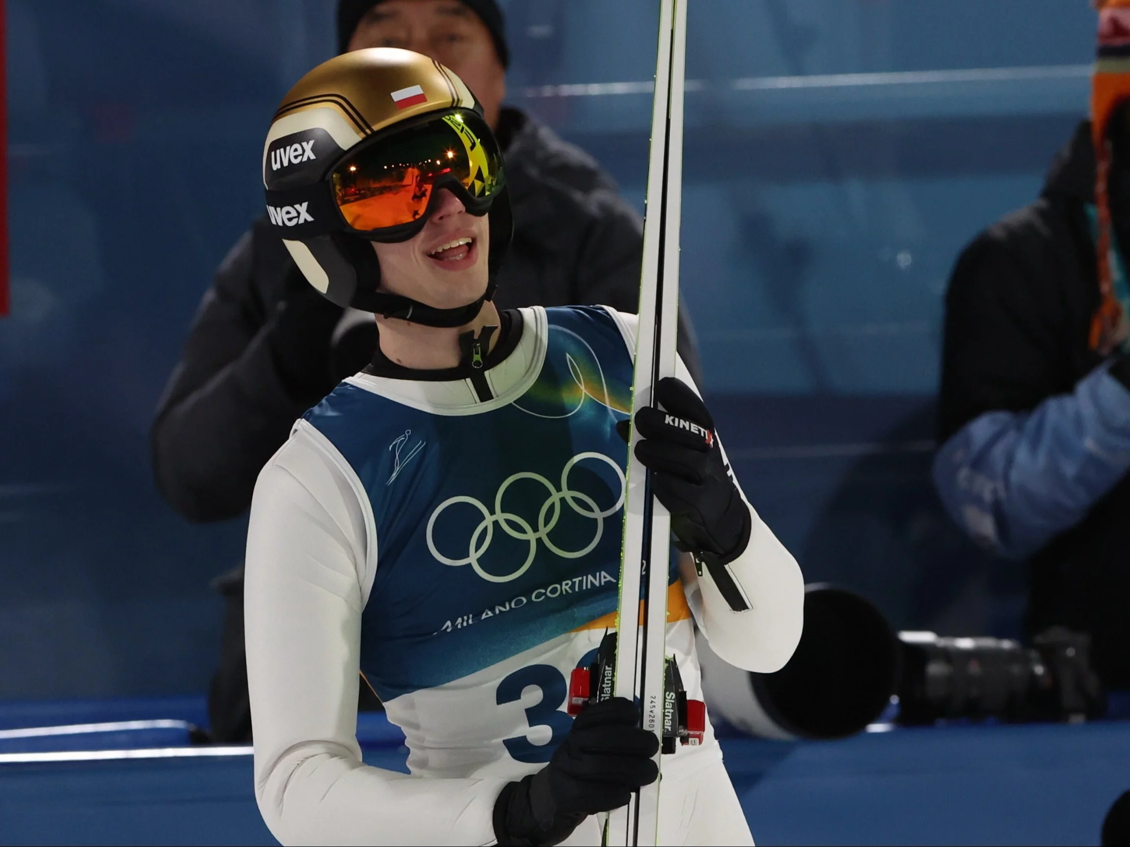 Polak Kacper Tomasiak podczas konkursu skoków narciarskich na skoczni normalnej w Predazzo