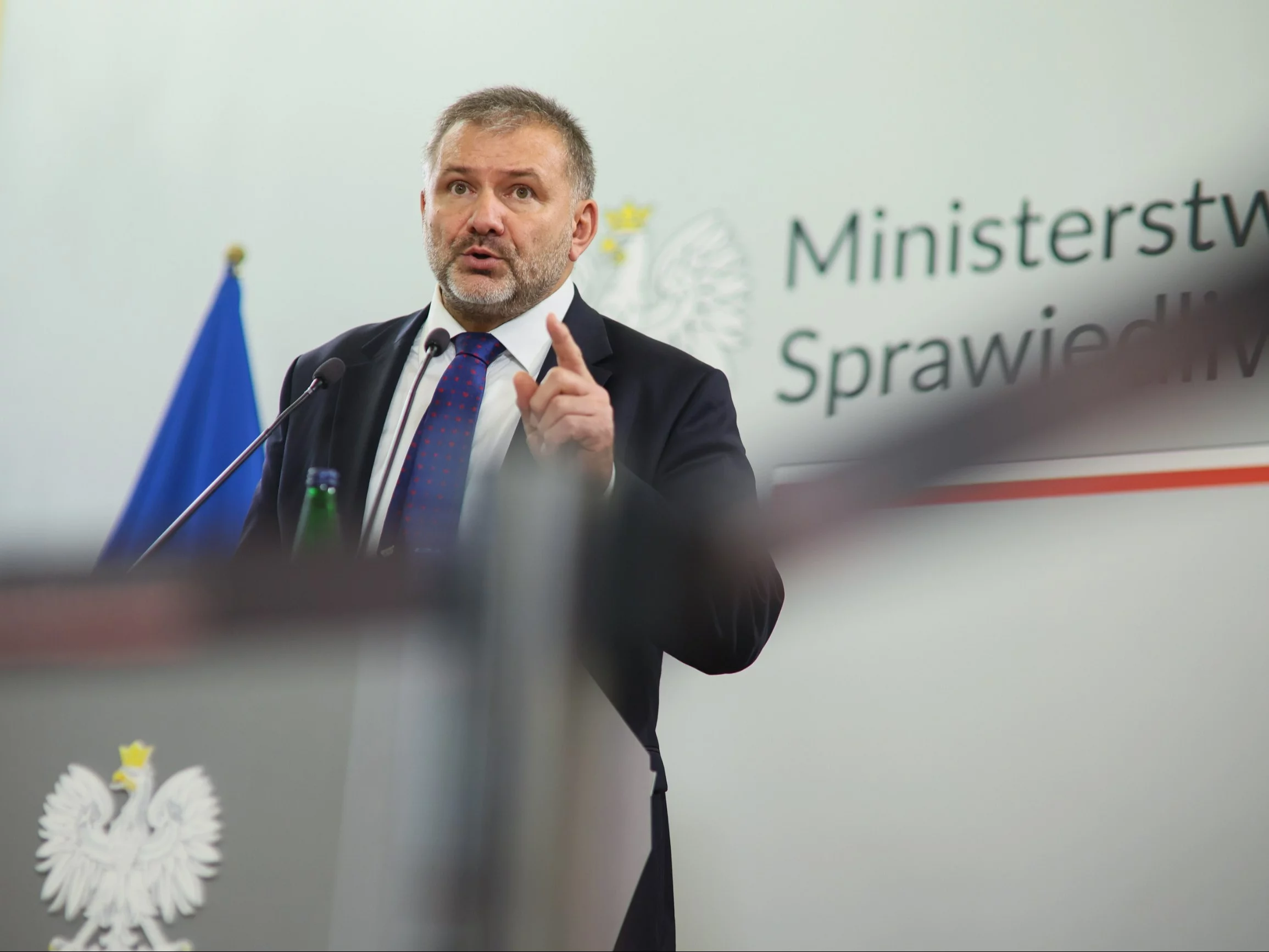 Kolejny ruch Żurka. Chce wykluczenia sędziów