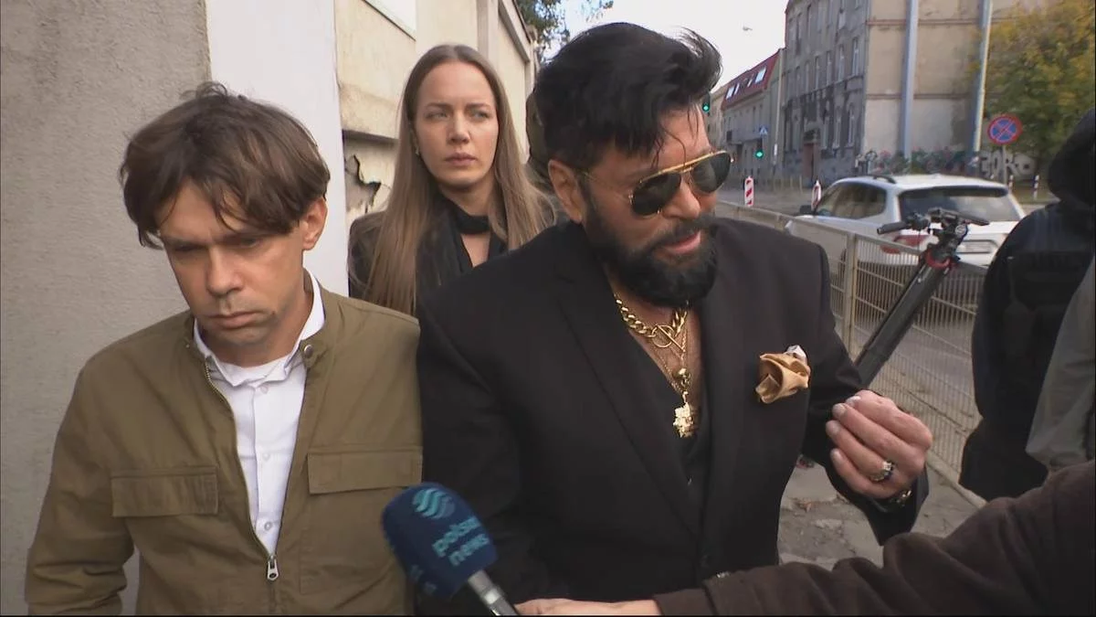 Michał Kołodziejczak i Krzysztof Rutkowski przed delegaturą ABW w Łodzi