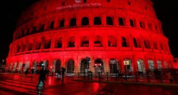 Koloseum podświetlone na czerwono