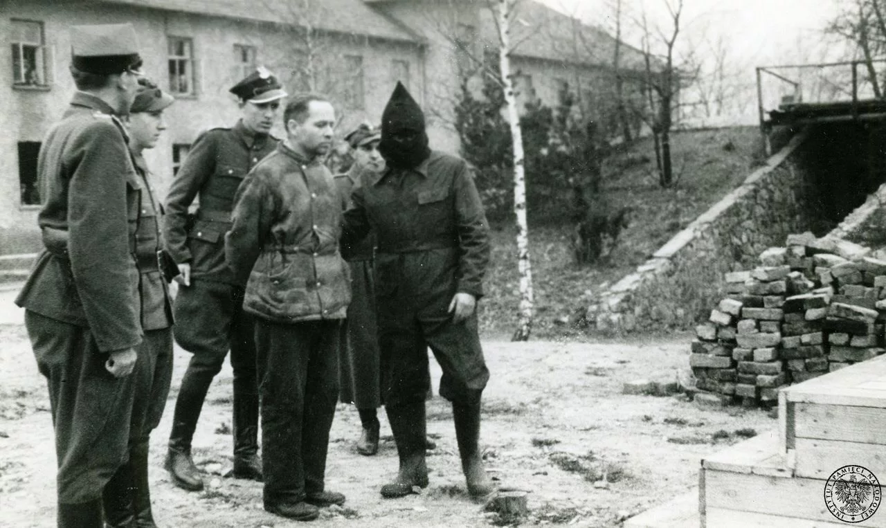 ​Komendant Auschwitz stracony w... Auschiwtz. Śmierć Rudolfa Hößa