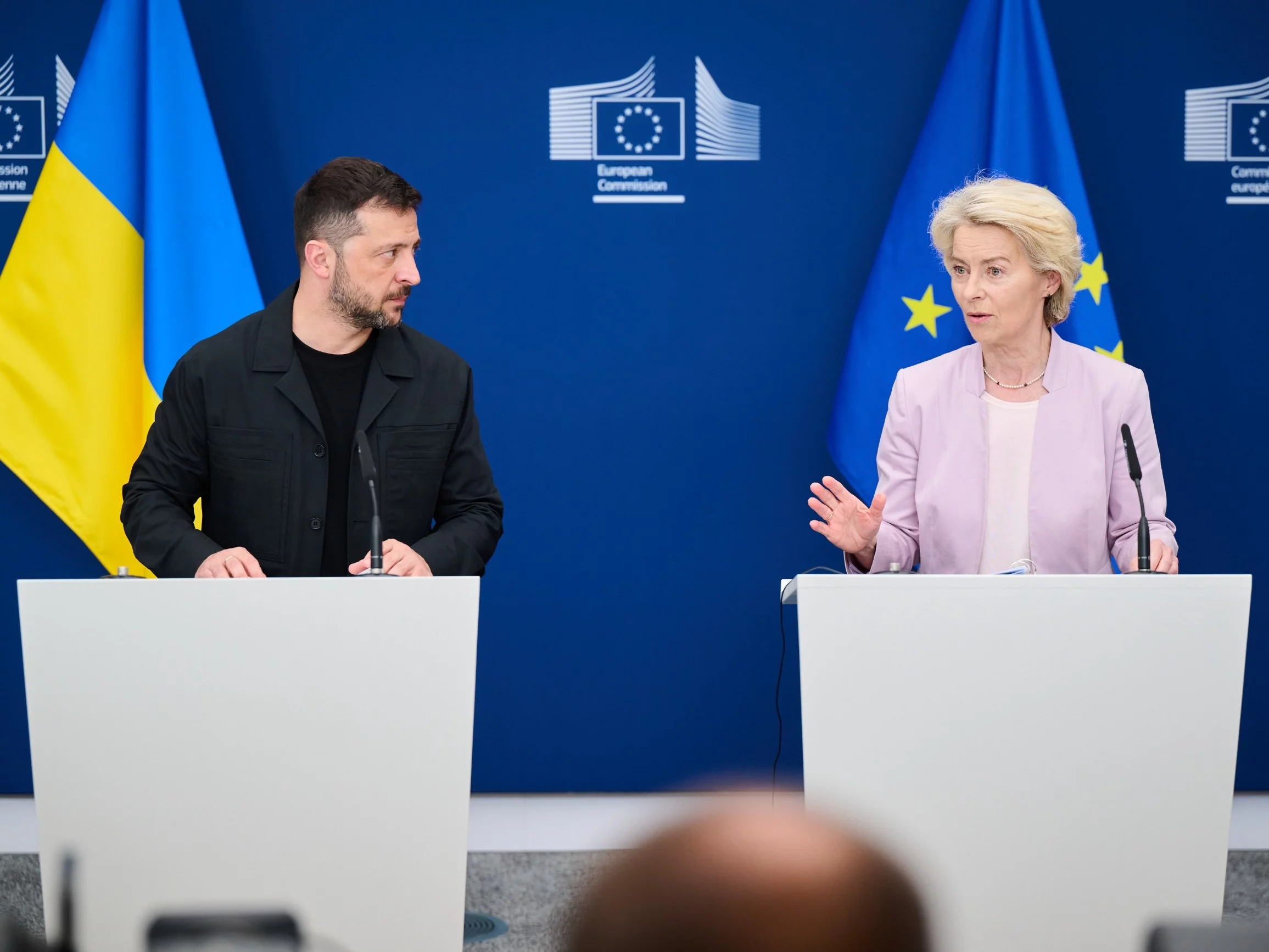 Prezydent Ukrainy Wołodymyr Zełenski i przewodnicząca Komisji Europejskiej Ursula von der Leyen