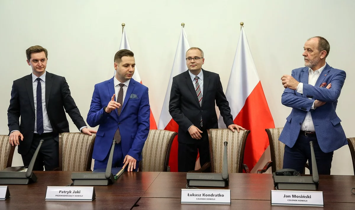 Członkowie Komisji weryfikacyjnej: Sebastian Kaleta, Patryk Jaki, Łukasz Kondratko, Jan Mosiński przed pierwszym posiedzeniem roboczym