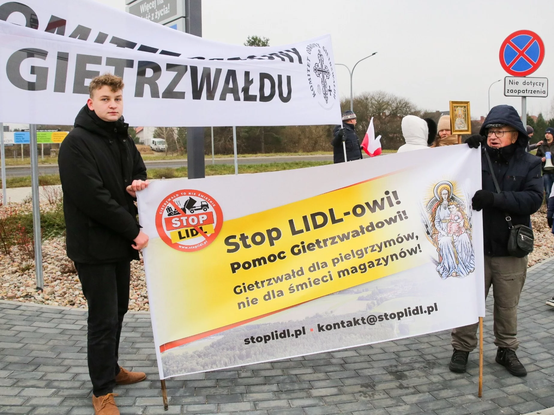 Olsztyn. Protest przeciwko budowie centrum logistycznego Lidla w Gietrzwałdzie