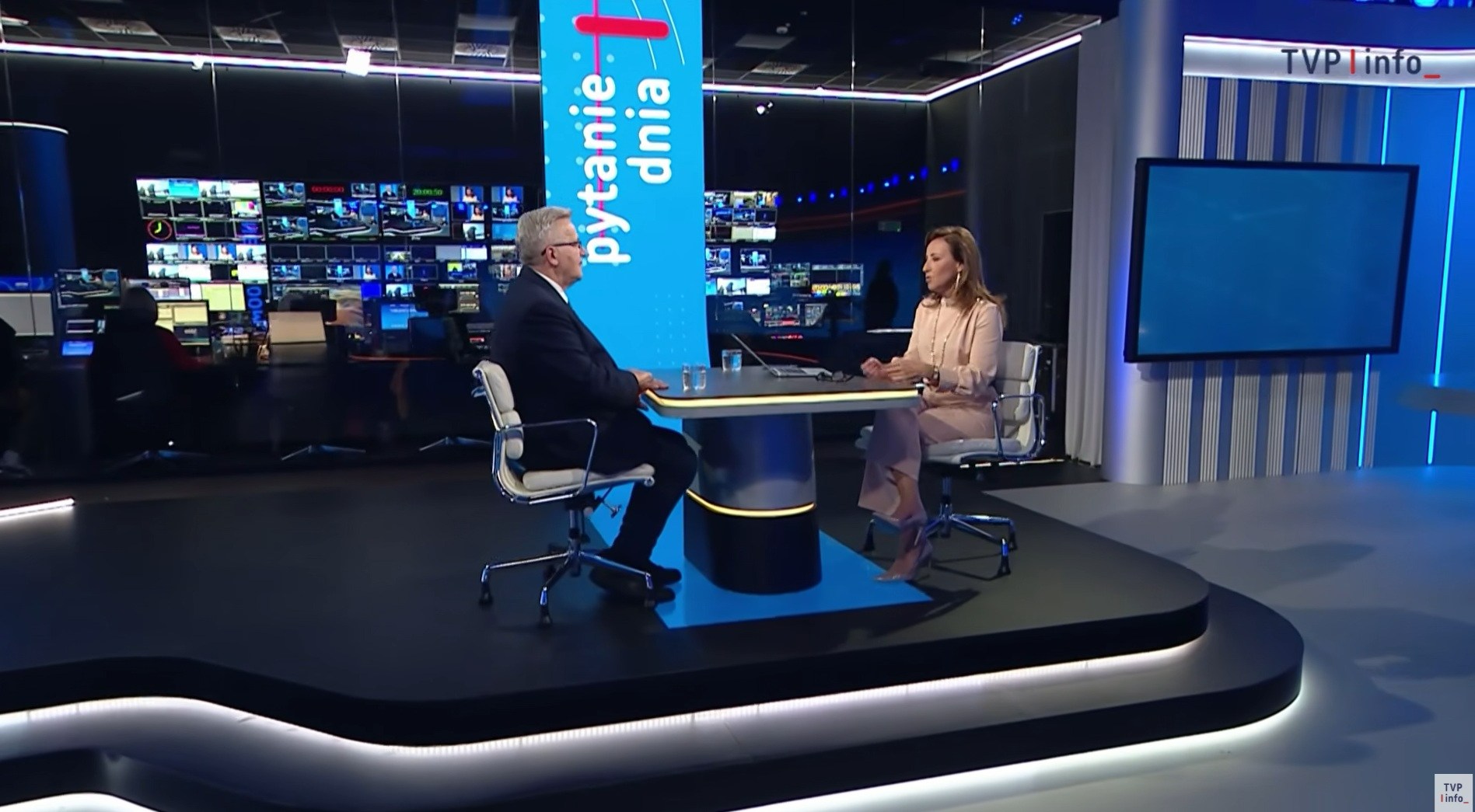 Bronisław Komorowski u Doroty Wysockiej-Schnepf w "Pytaniu dnia" w TVP Info