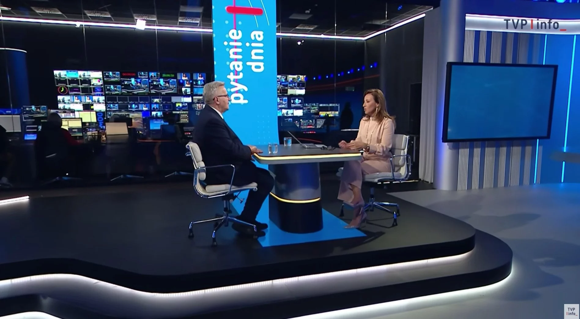Bronisław Komorowski u Doroty Wysockiej-Schnepf w "Pytaniu dnia" w TVP Info