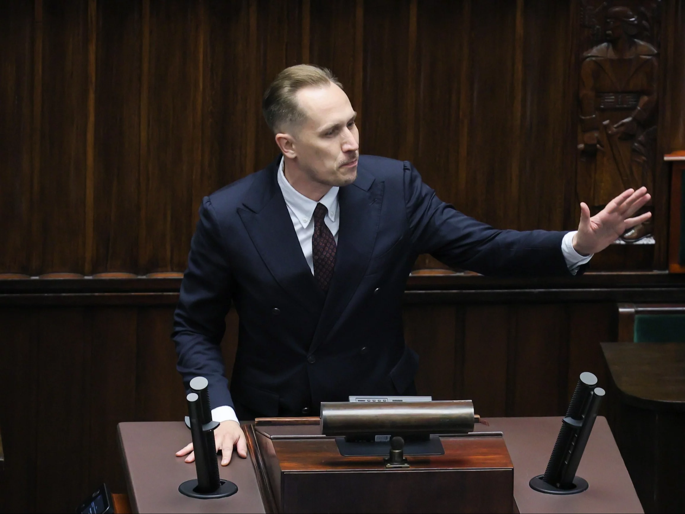 Konfederacja składa projekt ustawy. "Jakim prawem przez cały czas ściągacie haracz na ten chłam?"