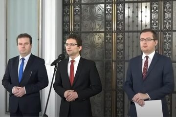 Konferencja prasowa polityków Konfederacji. Jacek Wilk, Michał Wawer, Robert Winnicki