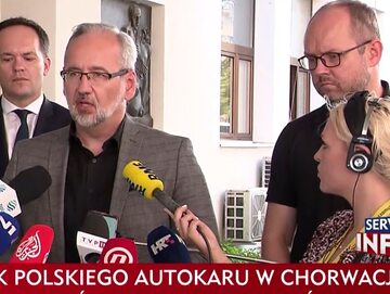 Konferencja prasowa z udziałem ministra zdrowia Adama Niedzielskiego i wiceszefa MSZ Marcina Przydacza w Zagrzebiu