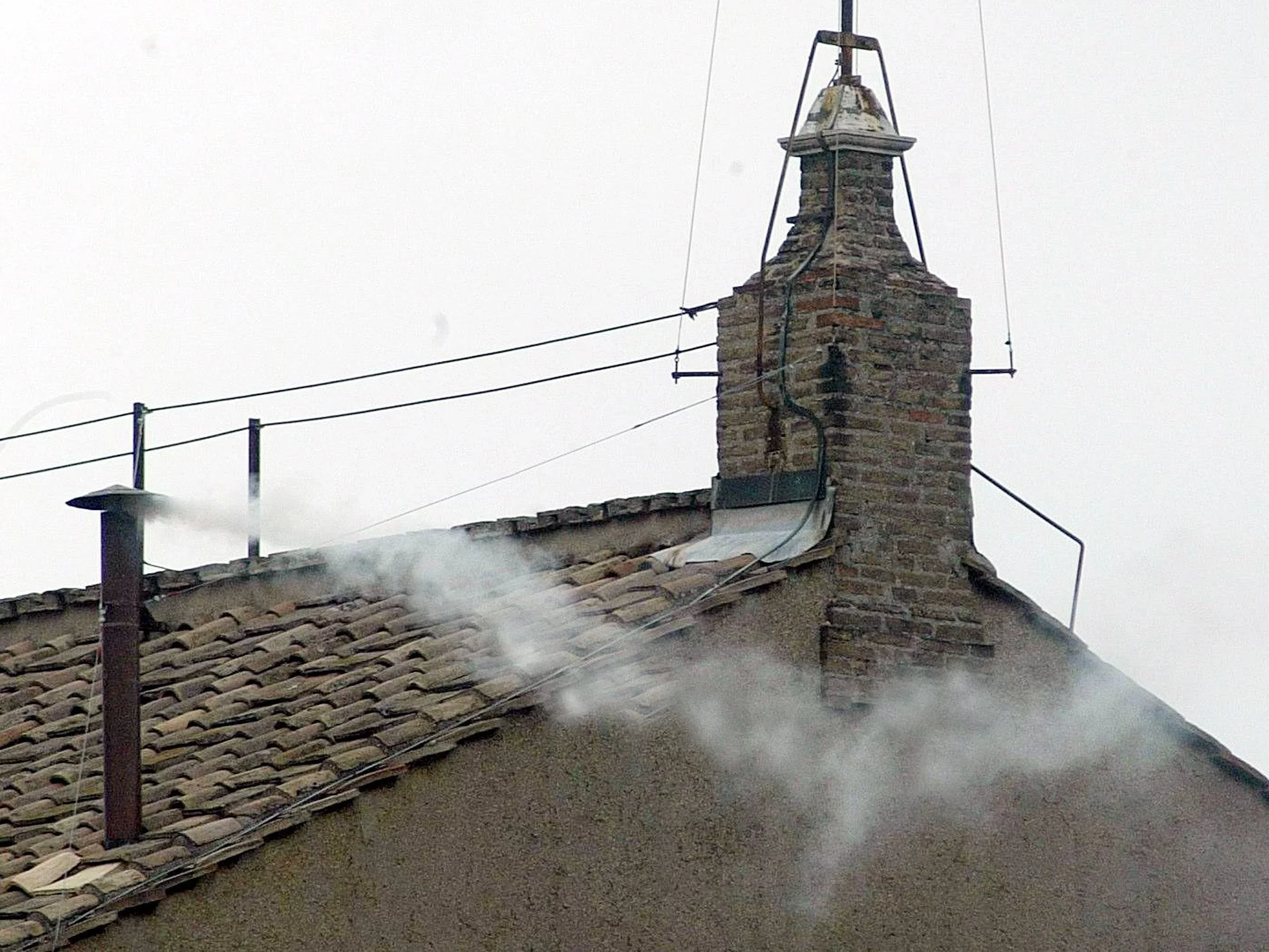 Biały dym nad Kaplicą Sykstyńską