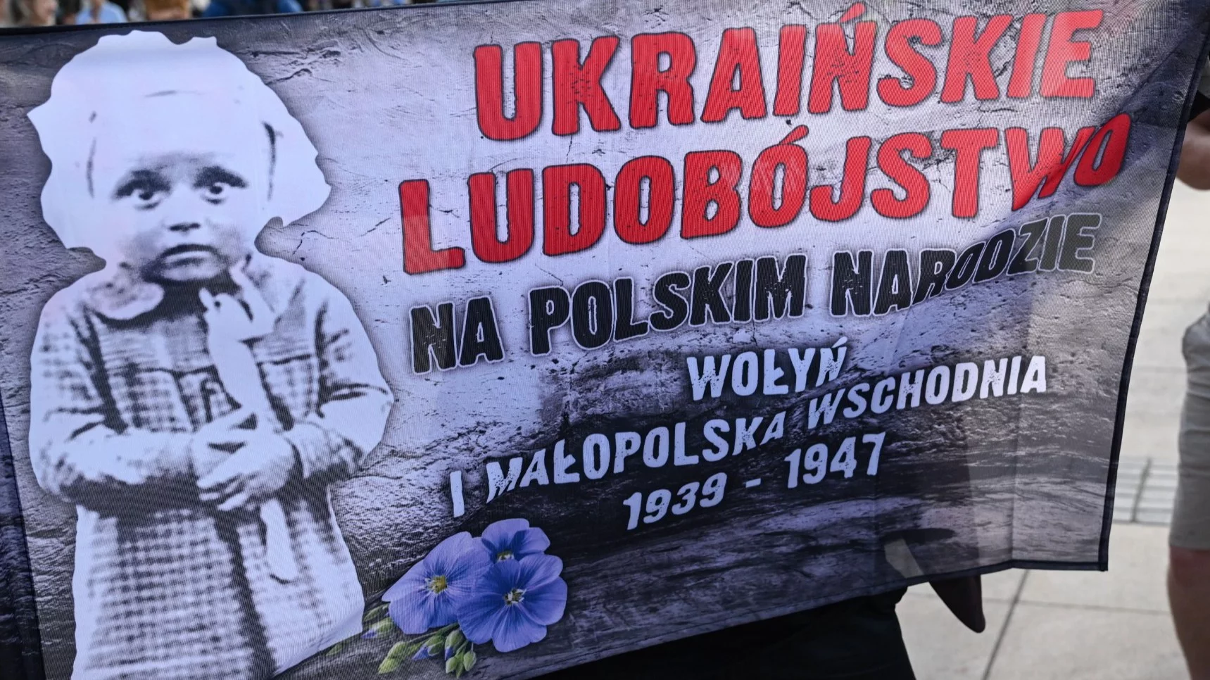 Uczestnicy Marszu Pamięci Ofiar Rzezi Wołyńskiej w Lublinie