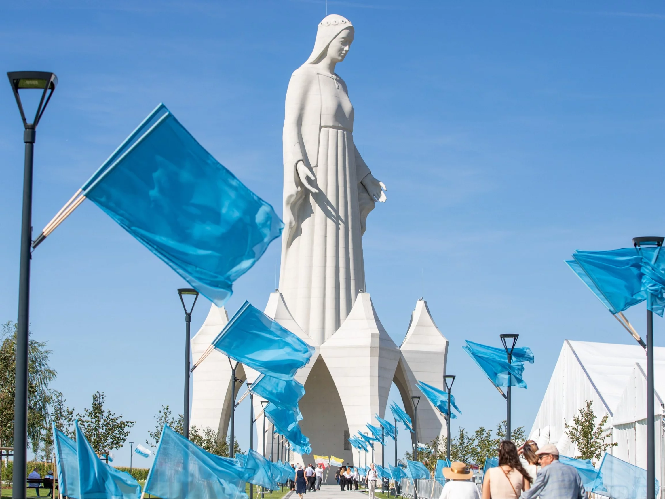 Pomnik Matki Bożej Miłosiernej w miejscowości Konotopie