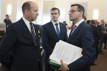 Konstanty Rardziwiłł i Mateusz Morawiecki. W tle Witold Bańka