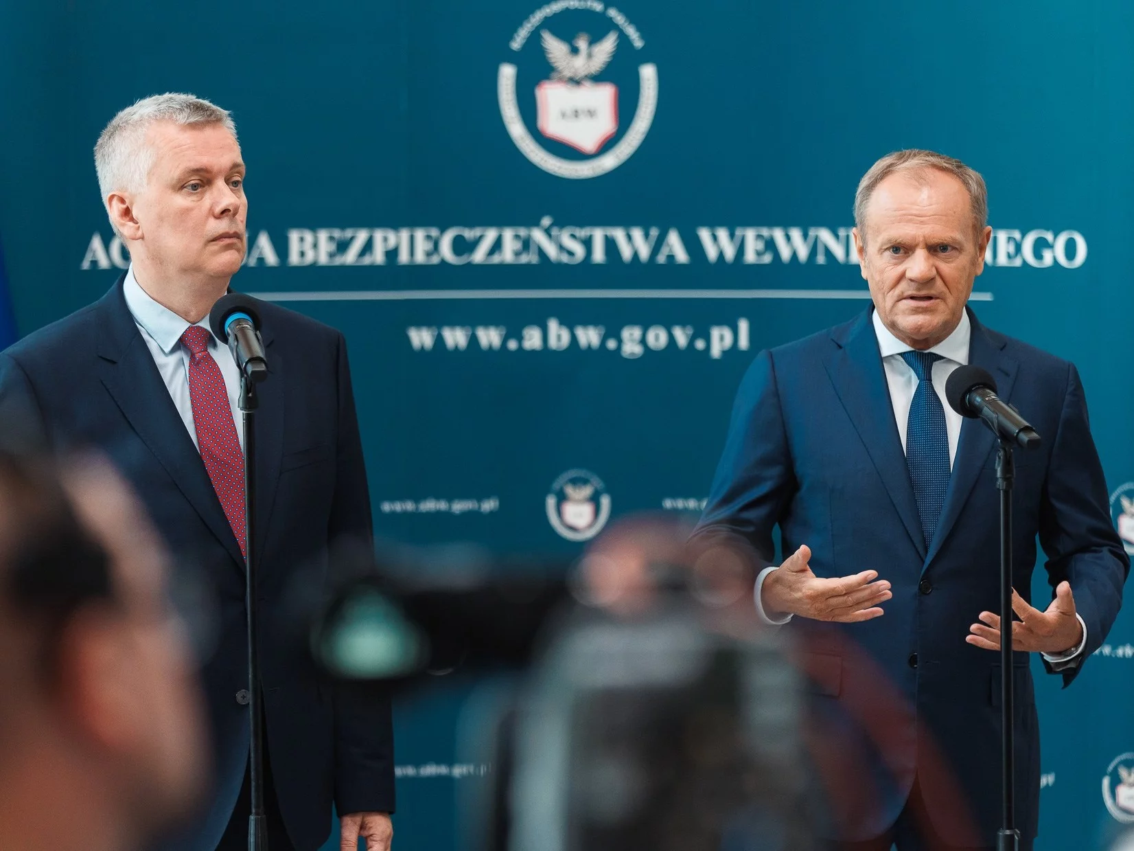 Szef MSWiA Tomasz Siemoniak i premier Donald Tusk