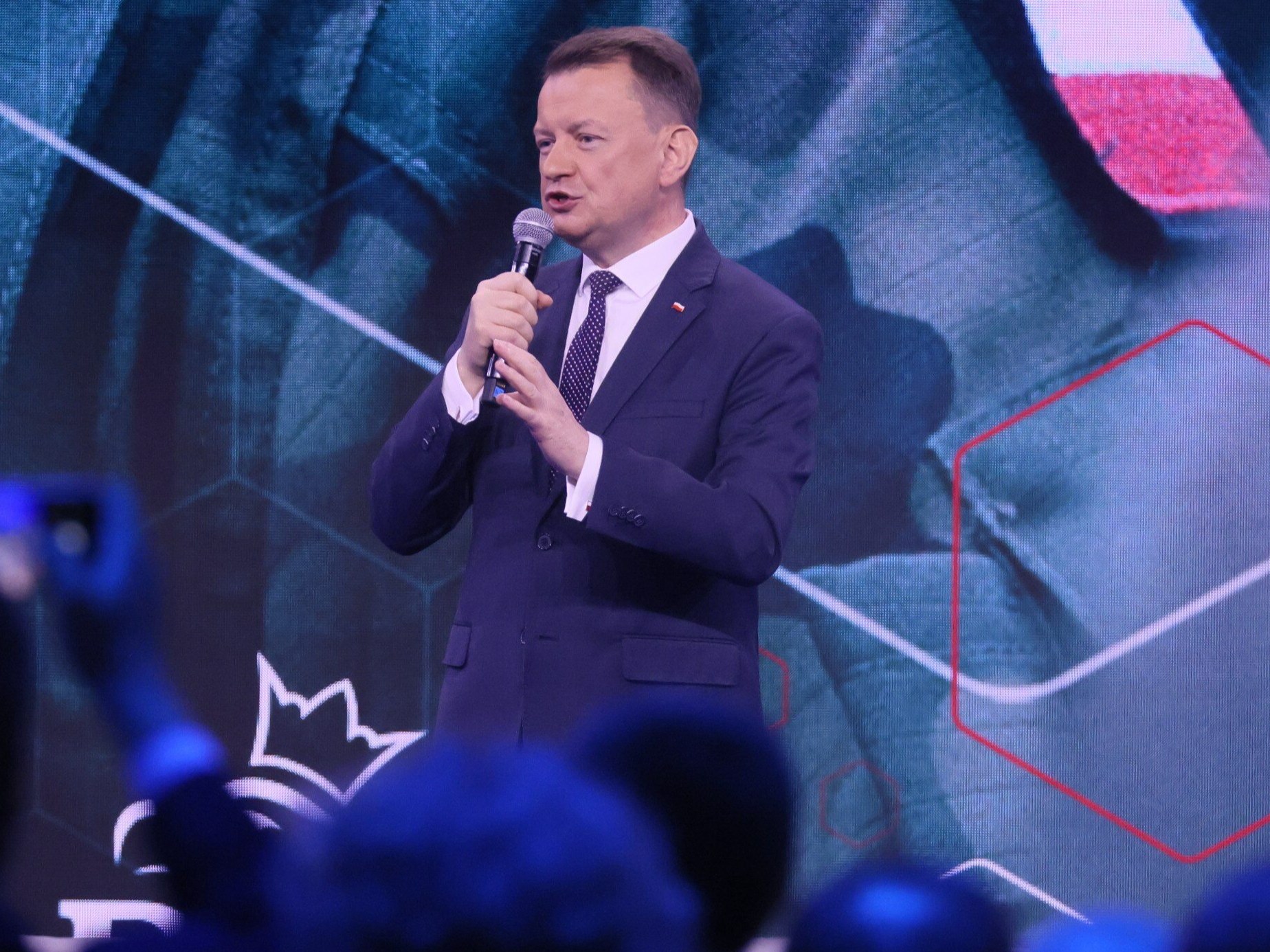 Wicepremier, minister obrony narodowej Mariusz Błaszczak przemawia podczas drugiego dnia konwencji programowej Prawa i Sprawiedliwości