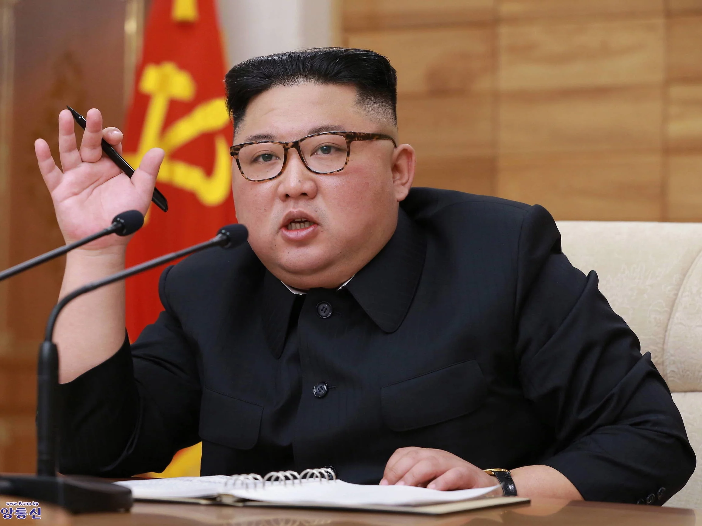 Kim Dzong Un w formie. Będzie karał za "hamburgera", "lody" i "karaoke"