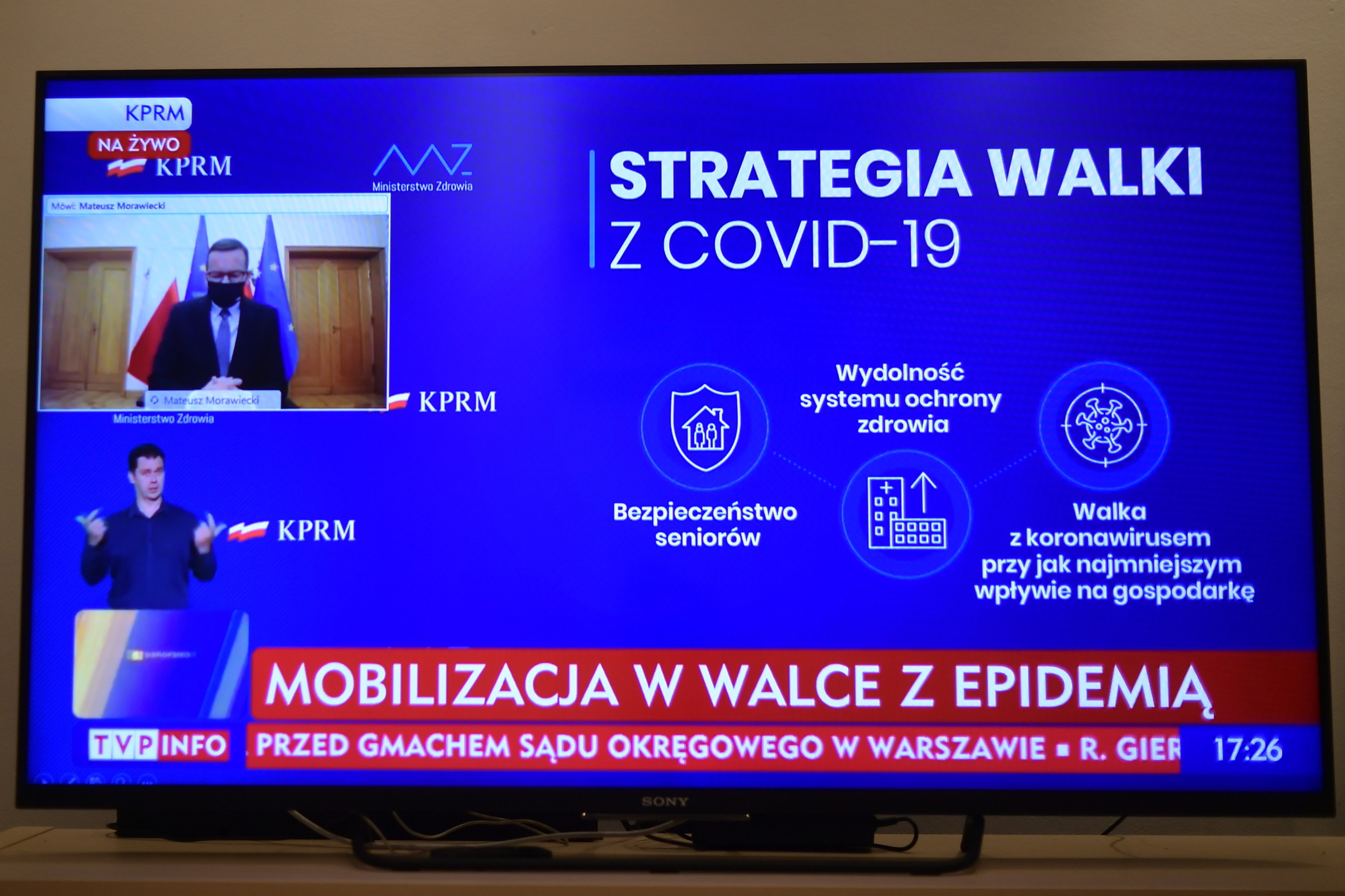 Koronawirus: Rząd wprowadza nowe obostrzenia