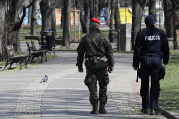 Koronawirus w Polsce. Policja z żandarmerią patrolują ulice