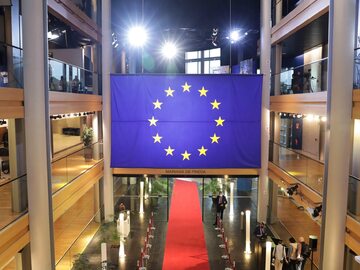 Korytarze w siedzibie Parlamentu Europejskiego w Strasburgu, zdjęcie ilustracyjne