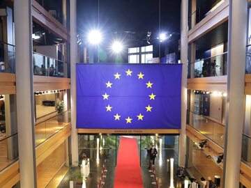 Korytarze w siedzibie parlamentu europejskiego w Strasburgu.