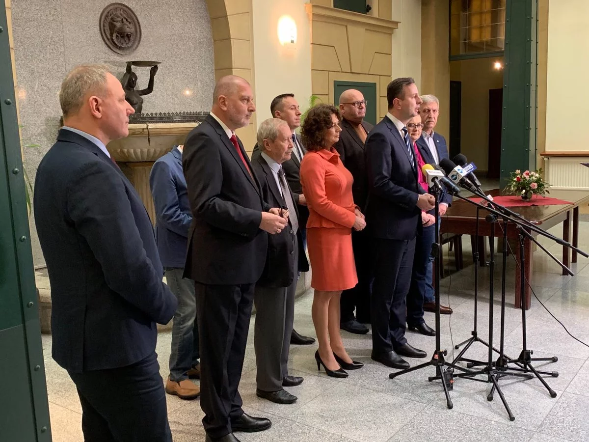 Wrocław. Przewodnicząca Nowoczesnej Katarzyna Lubnauer, prezes PSL Władysław Kosiniak-Kamysz, przewodnicząca partii Unia Europejskich Demokratów Elżbieta Bińczycka, poseł PSL Piotr Zgorzelski i wójt Stoszowic Paweł Gancarz.