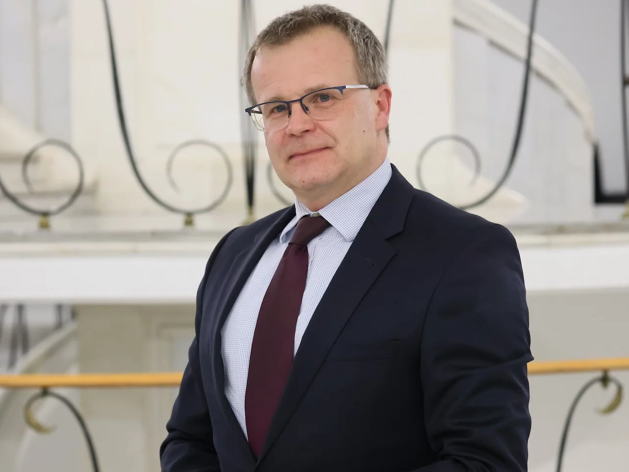 Ekspert nie ma wątpliwości. "Trzeba zawiesić świadczenia"