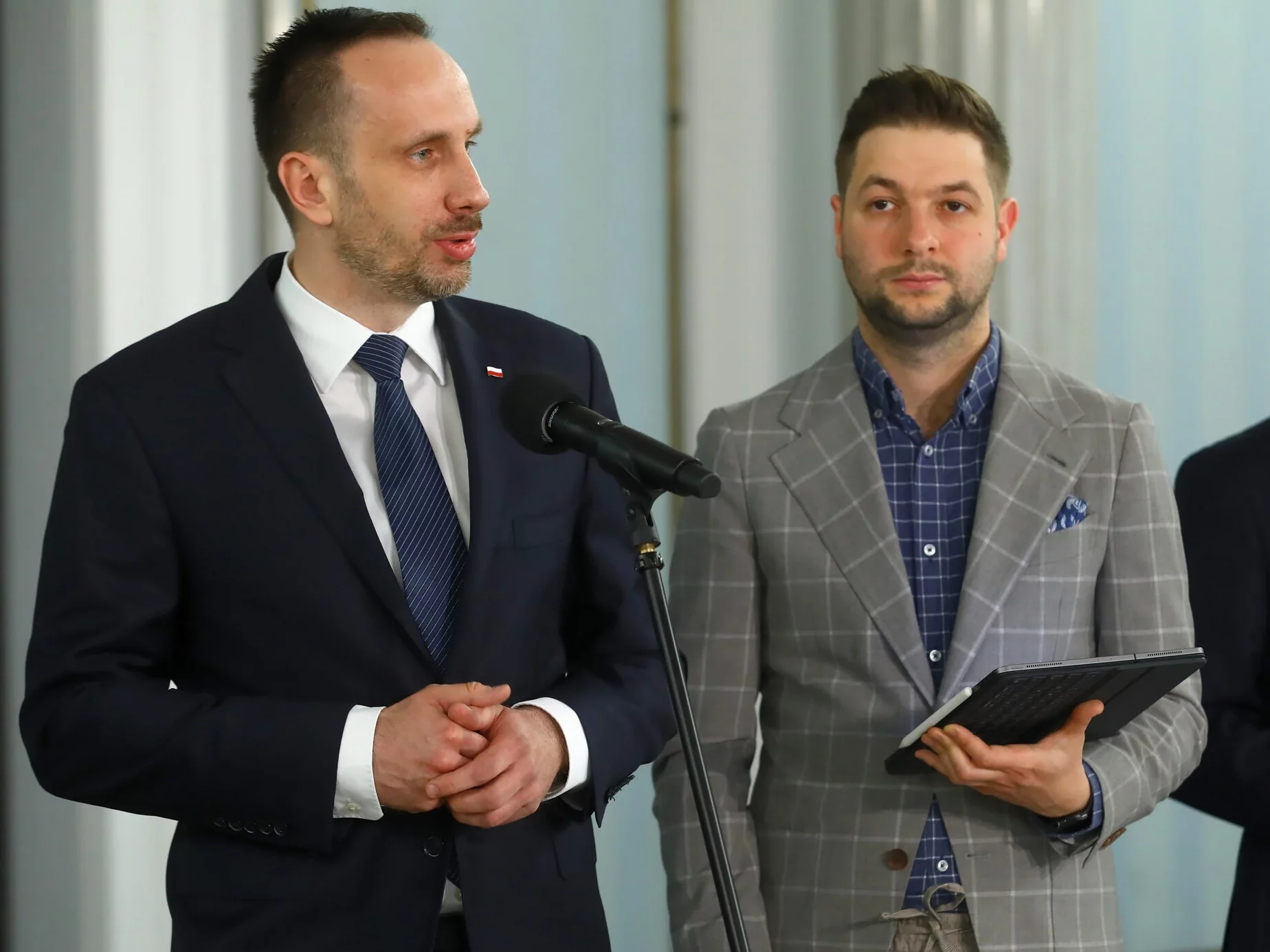 Politycy Solidarnej Polski; europoseł Patryk Jaki i wiceminister rolnictwa Janusz Kowalski