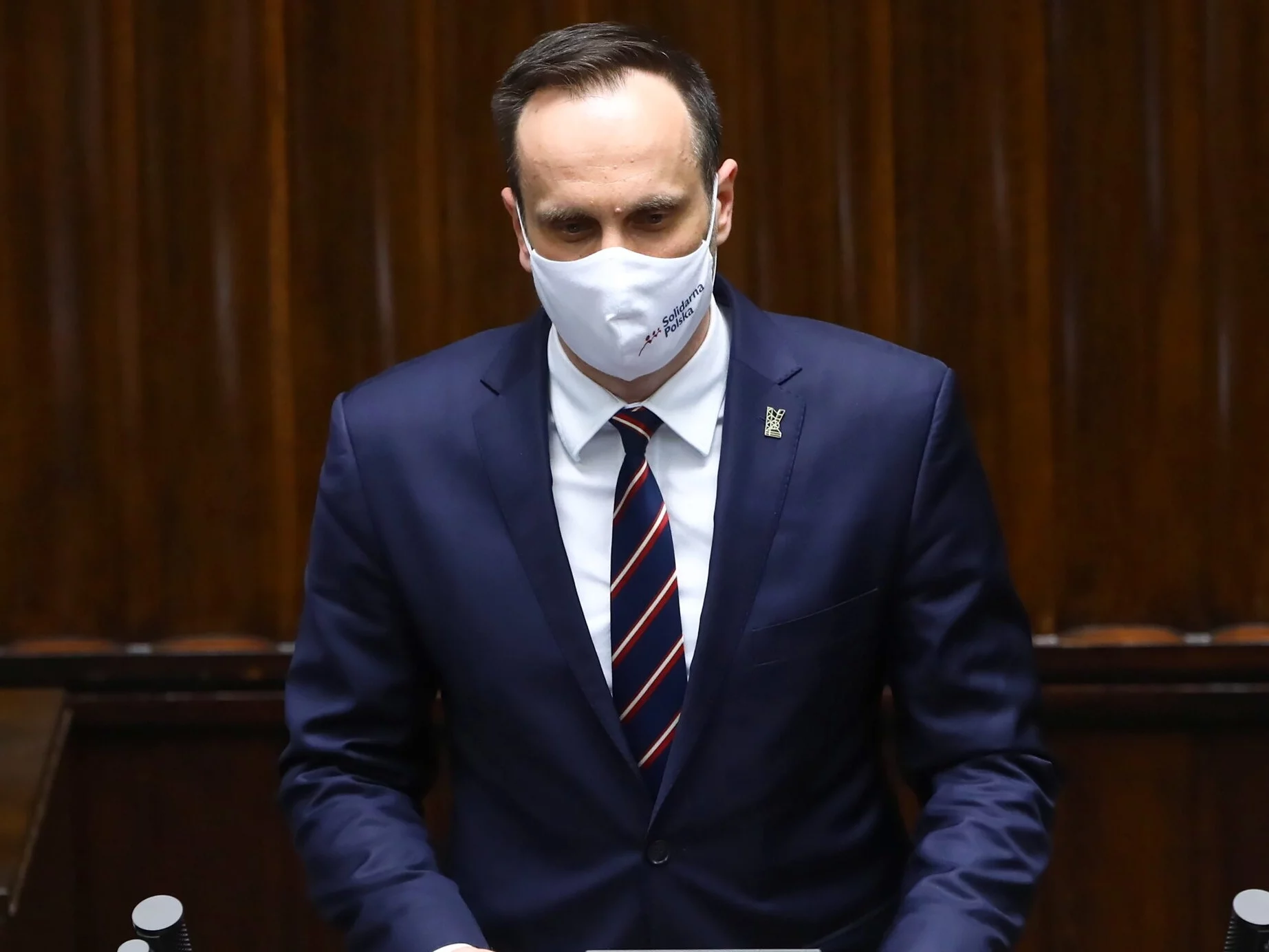 Poseł klubu PiS Janusz Kowalski na mównicy sejmowej