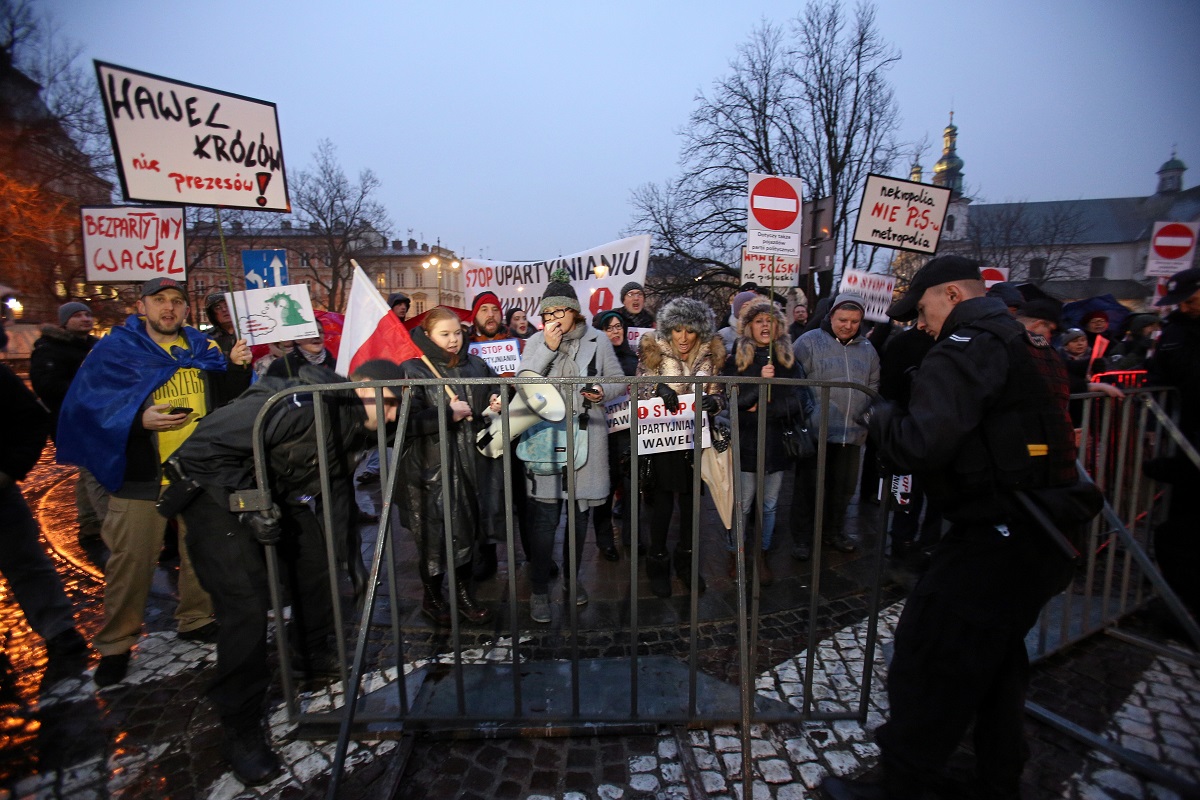 Demonstracja u stóp Wawelu