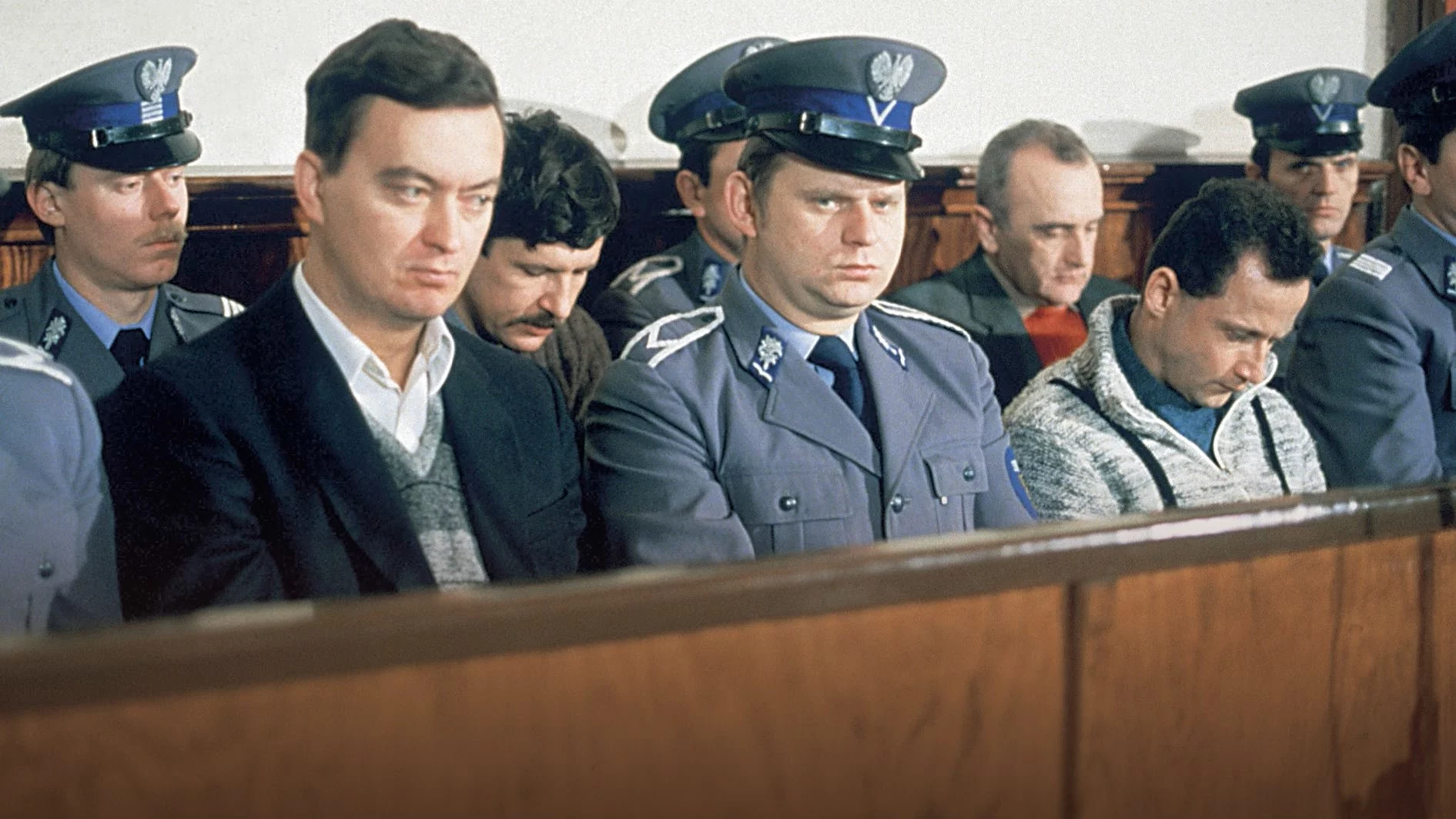 Czterej oskarżeni o zabójstwo ks. Jerzego Popiełuszki przed sądem w Toruniu w 1985 r. Od lewej: Grzegorz Piotrowski, Waldemar Chmielewski (II rz.), Leszek Pękala (I rz.), Adam Pietruszka (II rz.)